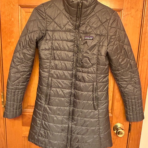 Patagonia Jackets & Blazers - Patagonia Women's Charcoal Quilted Puffer Coat